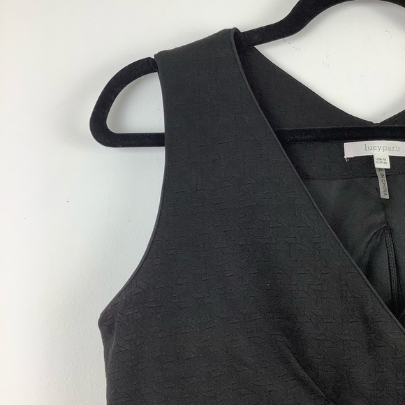 Lucy Paris Sleeveless V-Neck Crop Top in Black - Picture 2 of 3